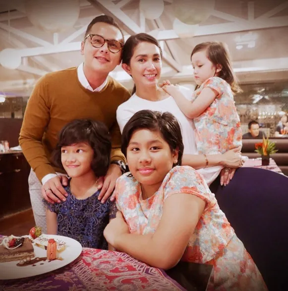 Ussy ajak anak-anaknya berbagi pada sesama ©instagram/ussypratama