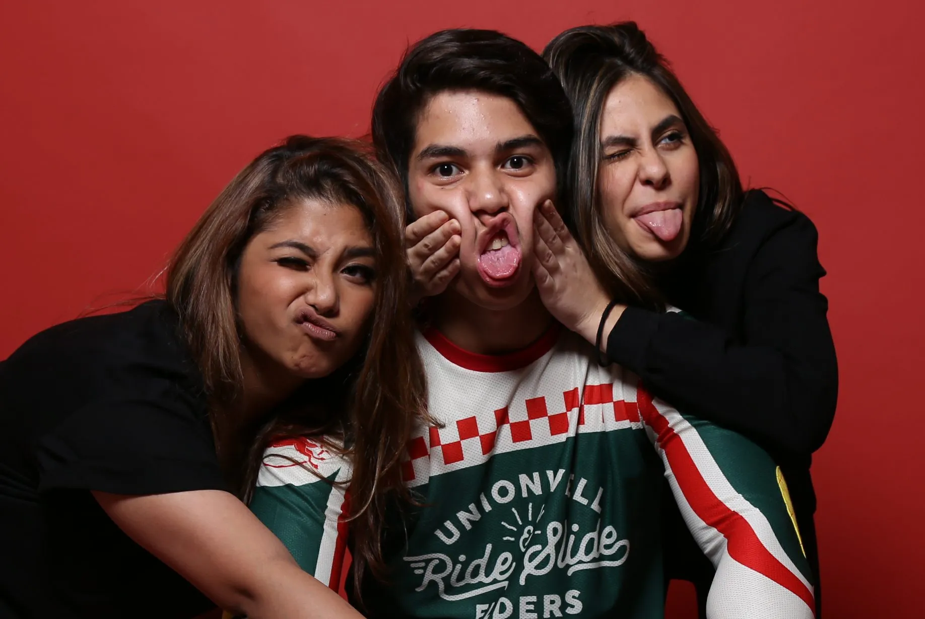 Walau baru bergabung di season 2, Nadine dan Valerie mudah menjalin chemistry dengan El Rumi maupun Tengku Nadira Adnan © KapanLagi.com/Agus Apriyanto