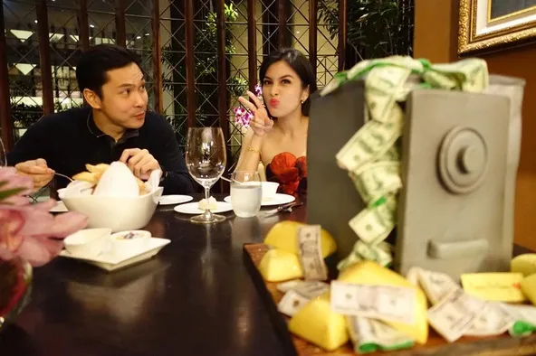 Sandra dan Harvey akan menikah November mendatang © Instagram/sandradewi88