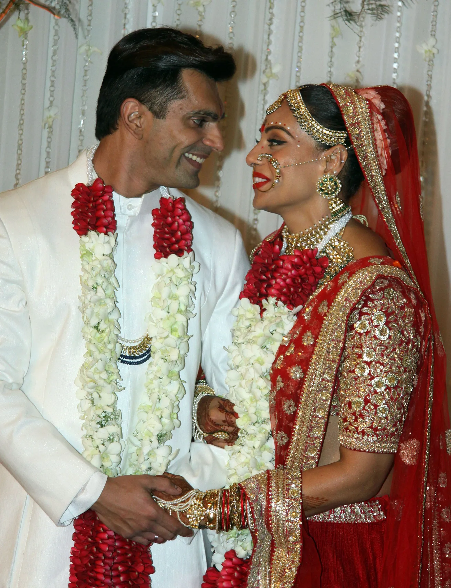 Karan kehilangan teman karena Bipasha? ©AFP