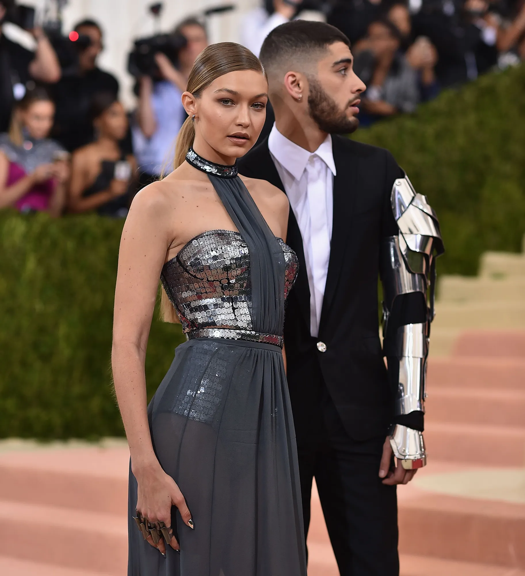 Gigi Hadid berharap bisa bertemu dengan Perrie Edwards secara langsung © AFP