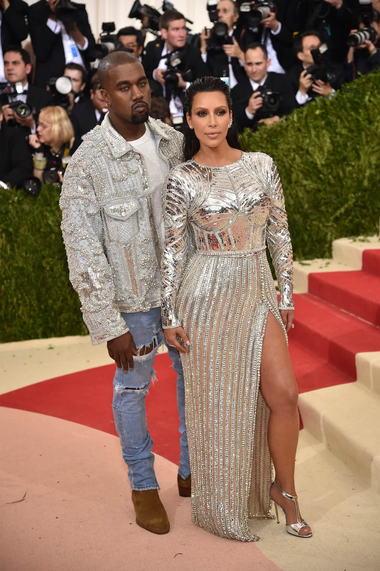 Jika Kim Kardashian bisa bertahan dengan masalah ini, ia dan Kanye akan menciptakan ikatan yang kuat sebagai pasangan kekasih © AFP
