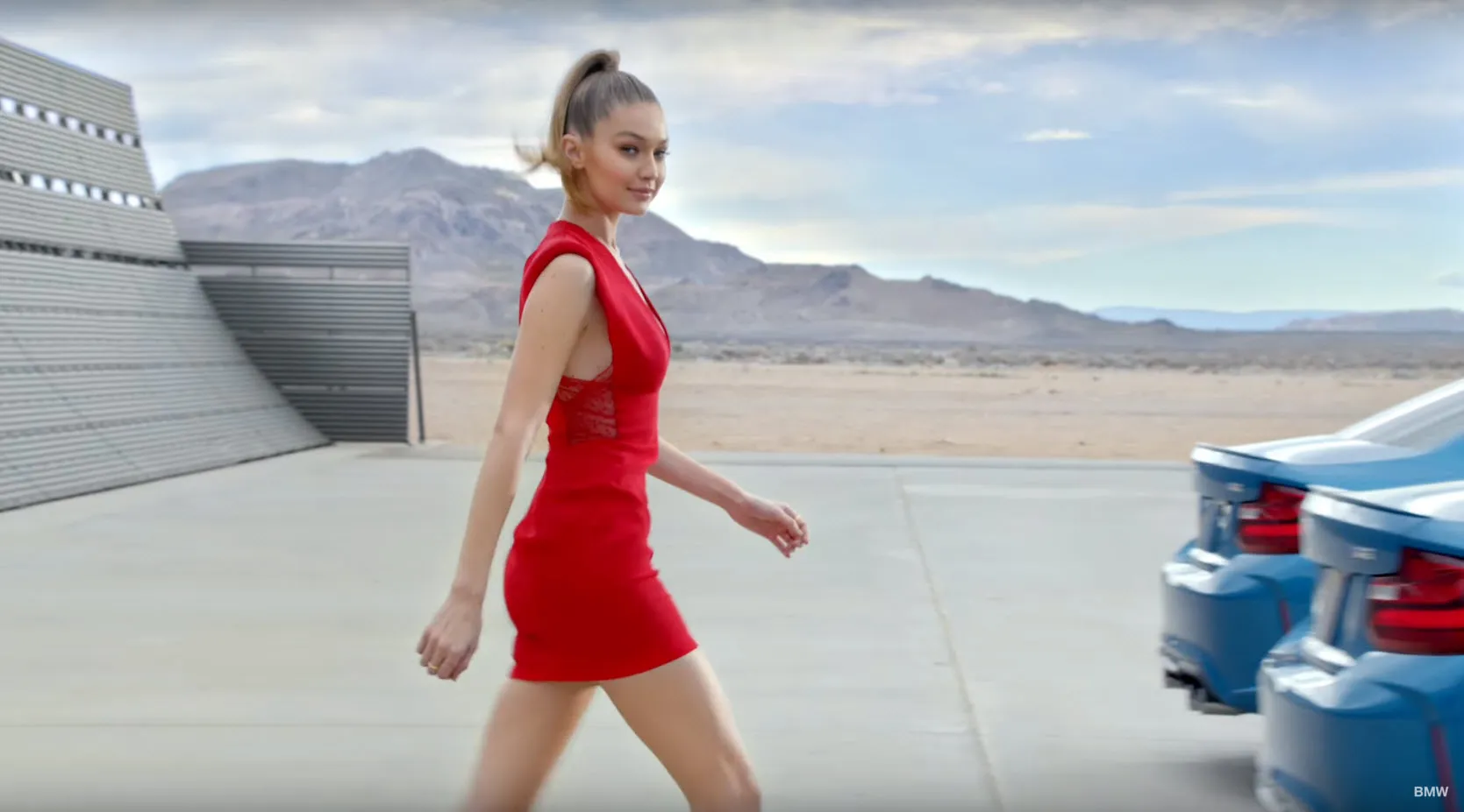 Menurut Gigi Hadid, saat ini Taylor Swift sedang kembali berada di studio mengerjakan sesuatu © TPG Images