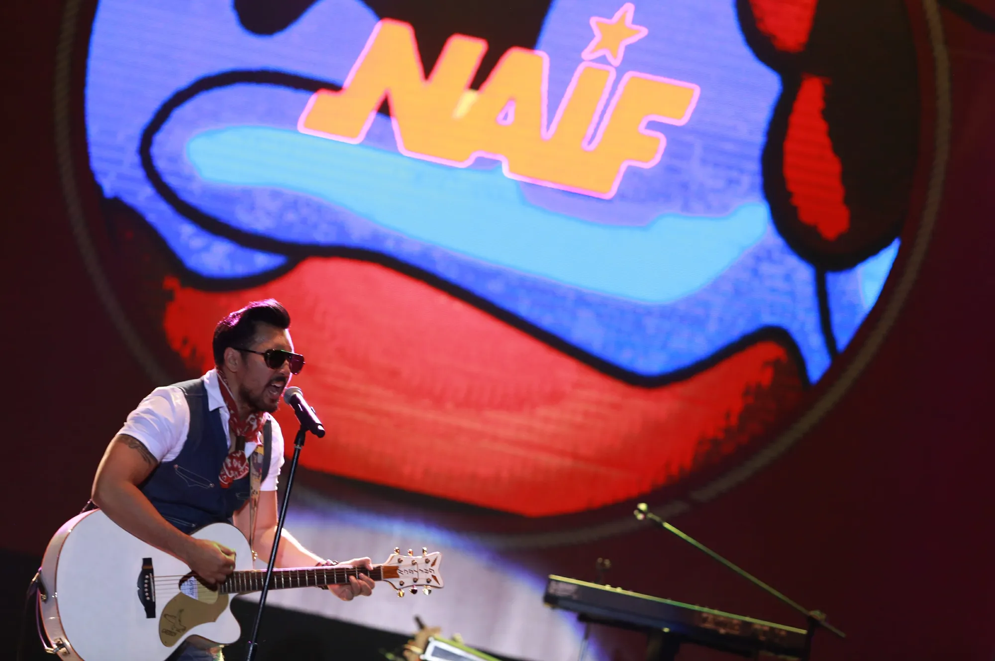 Aksi David Naif bersama bandnya di acara Pensi SMA Bakti Mulya 400, Bemsmart 15 © KapanLagi.com/Agus Apriyanto