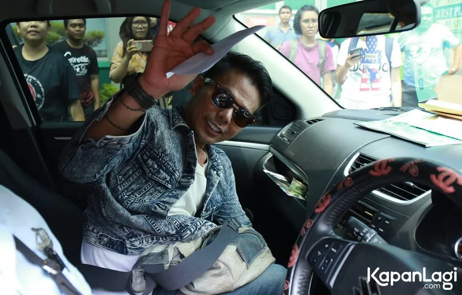 Robby tak takut jika dilaporkan balik oleh para artis © KapanLagi.com®/Agus Apriyanto