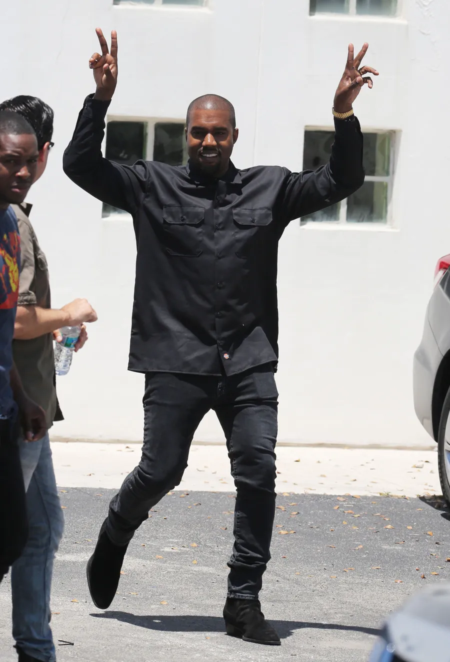 Kanye West dikatakan menderita paranoid dan halusinasi yang membuat dia kurang tidur © fameflynet