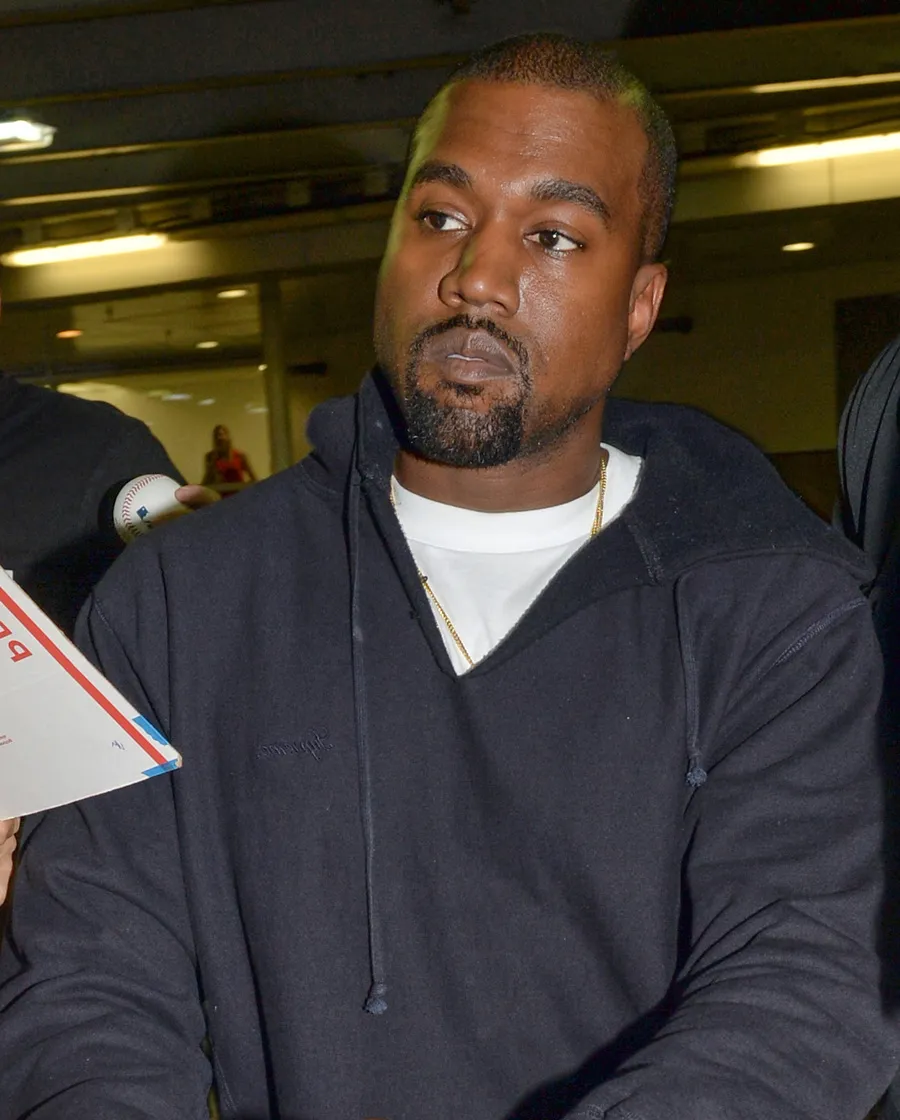 Kanye West masuk rumah sakit setelah membatalkan konsernya © Fameflynet