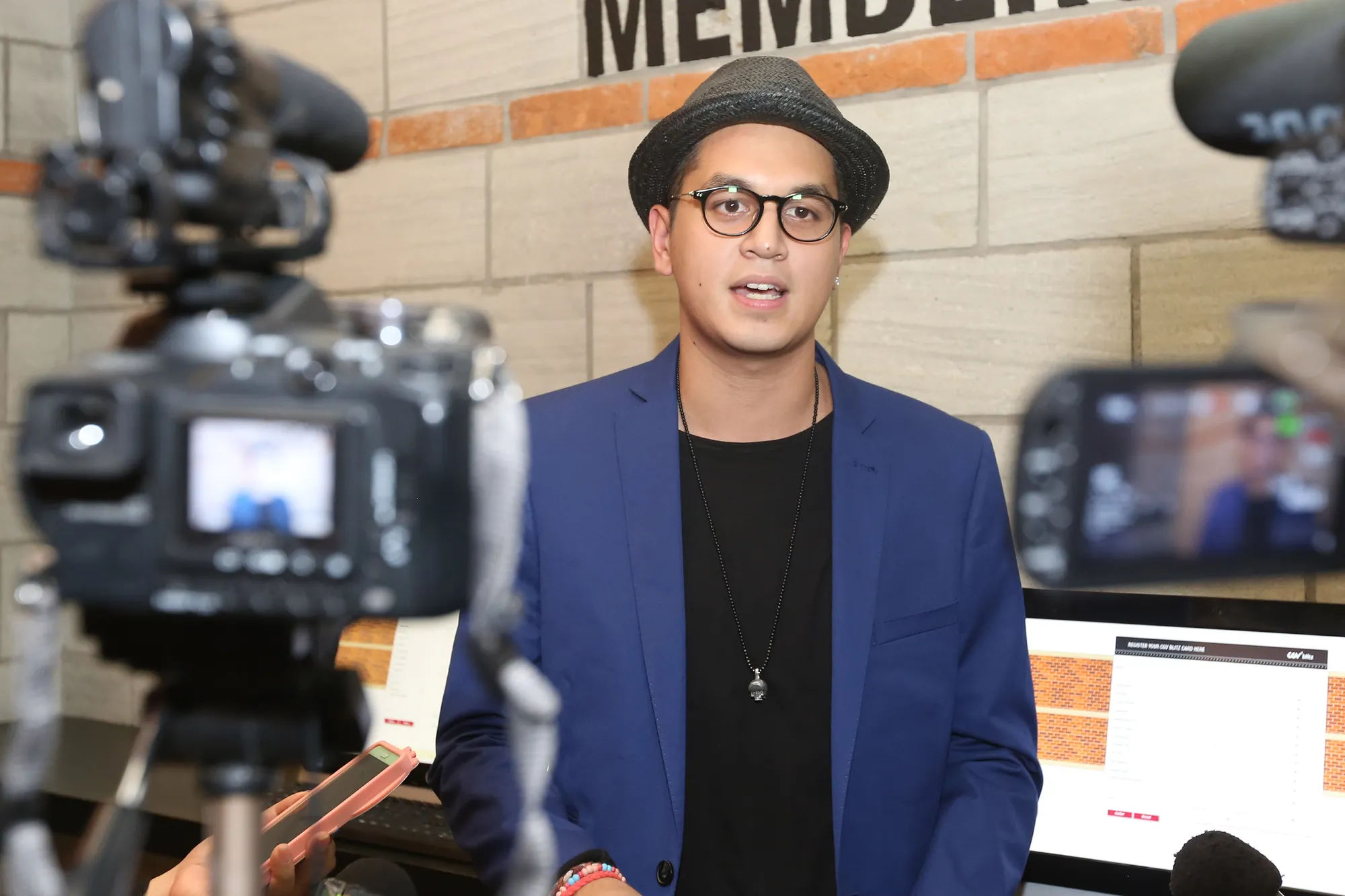 Kevin Julio tengah menikmati profesinya sebagai host sebuah program di TV © KapanLagi.com/Budy Santoso