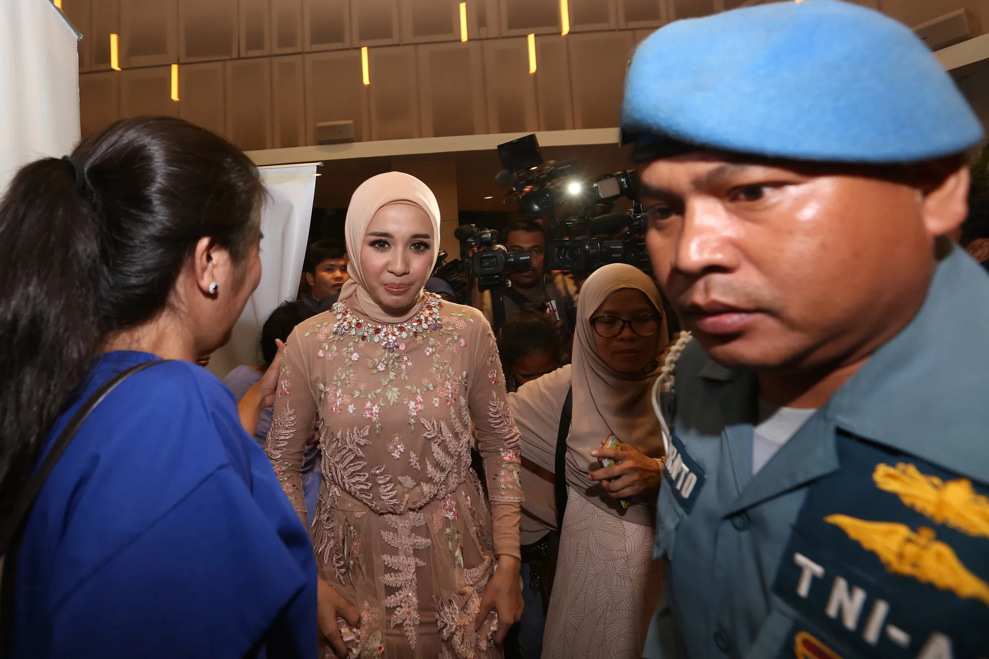 Bella dijaga ketat oleh TNI © KapanLagi.com®/Budy Santoso