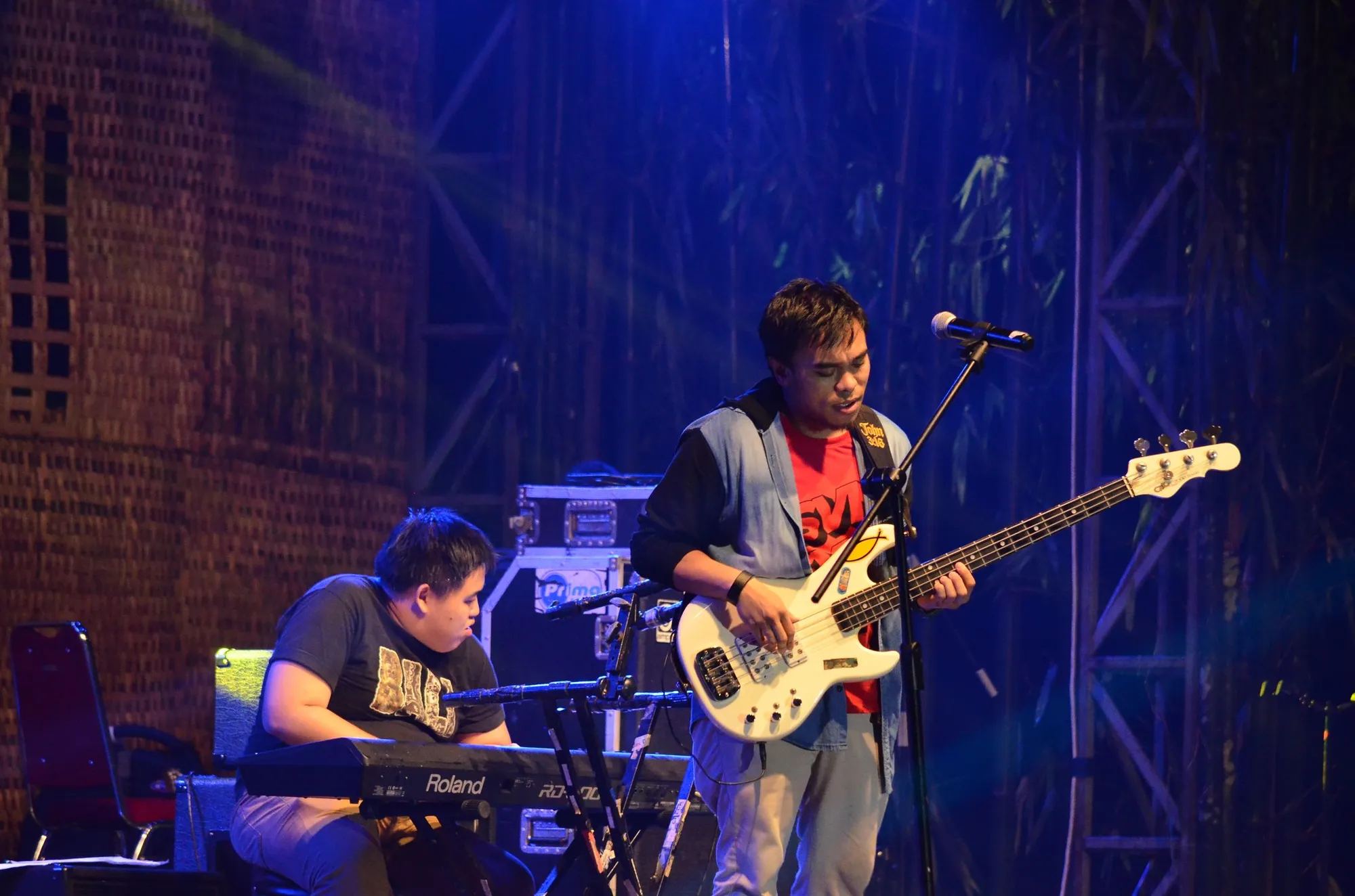 Hujan mereda, Barry Likumahuwa bangkitkan gairah para penonton Malang Jazz Festival 2016 lewat penampilannya yang enerjik © KapanLagi.com/Natanael Sepaya