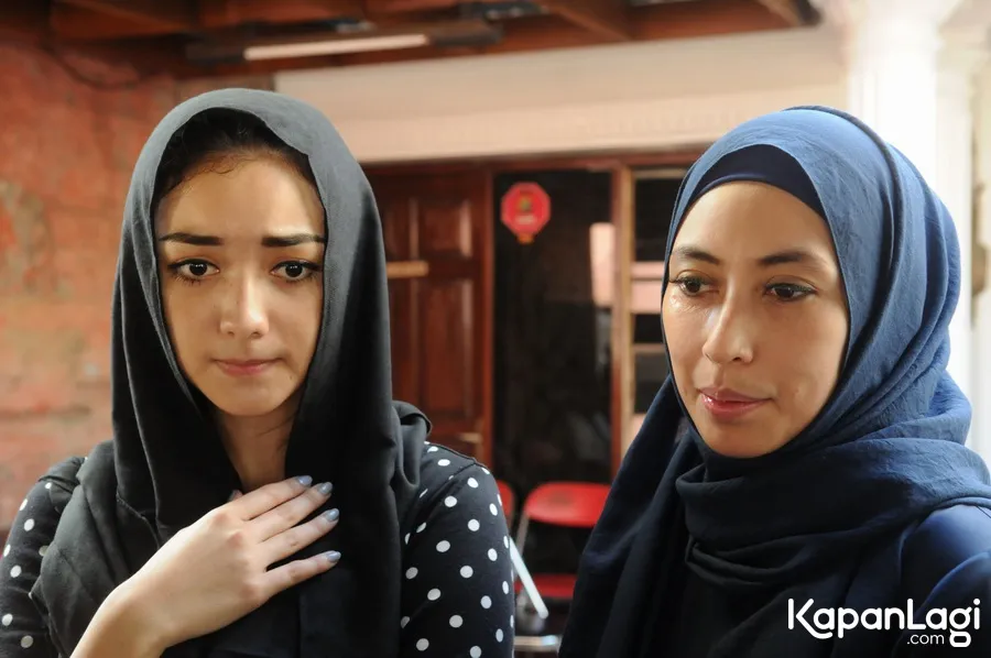 Annisa Trihapsari saat ditemui di rumah duka © KapanLagi.com/Bayu Herdianto