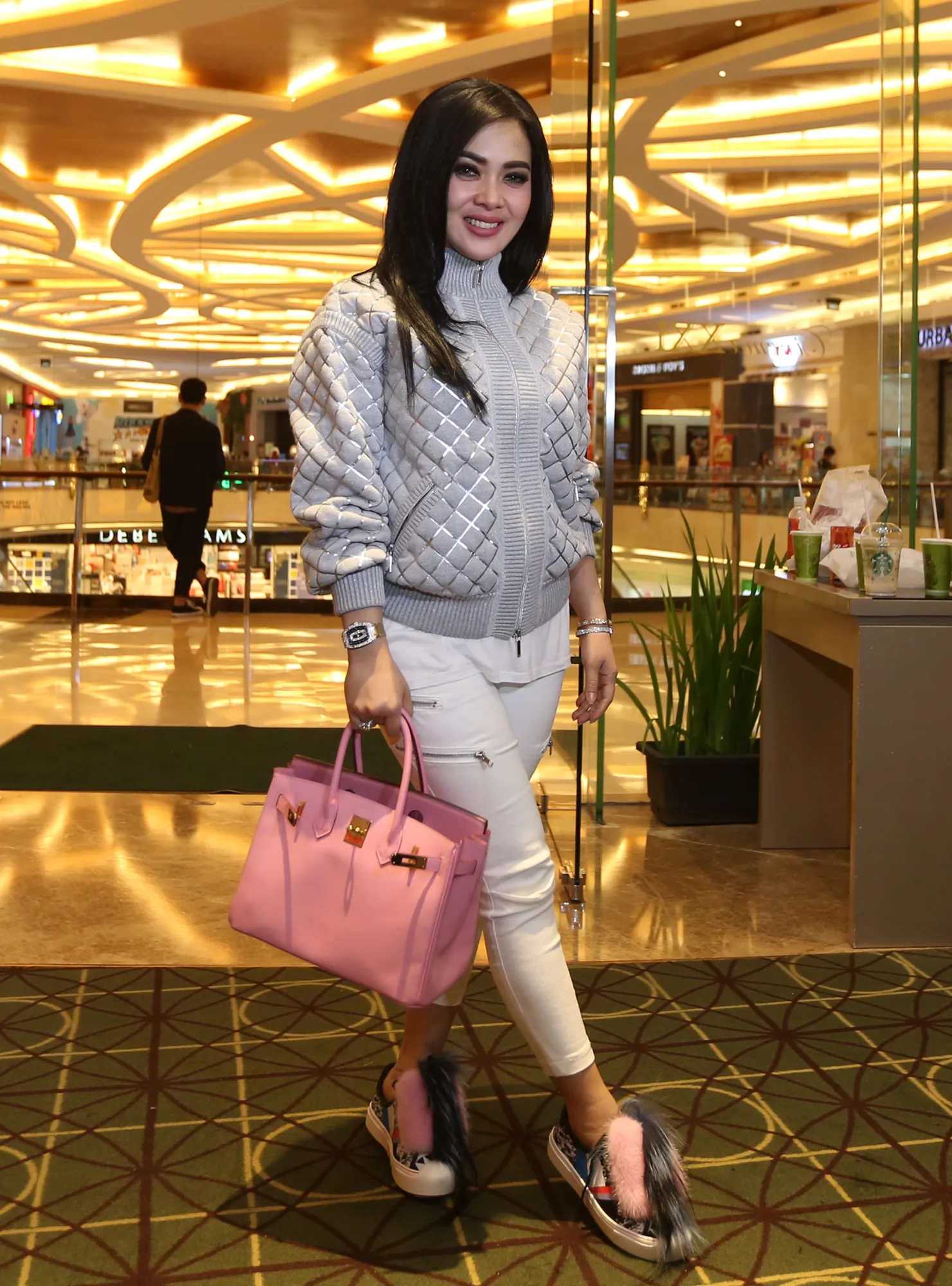 Syahrini bikin heboh masyarakat Bali © KapanLagi.com®/Budy Santoso