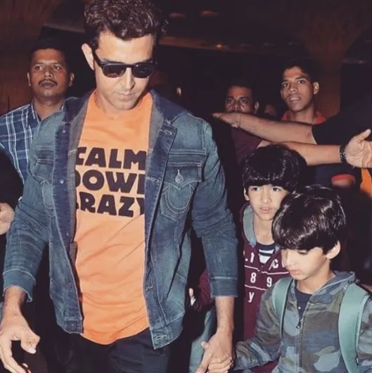 Hrithik dan dua anaknya nyaris jadi korban bom Istanbul ©instagram/hrithikroshanworld