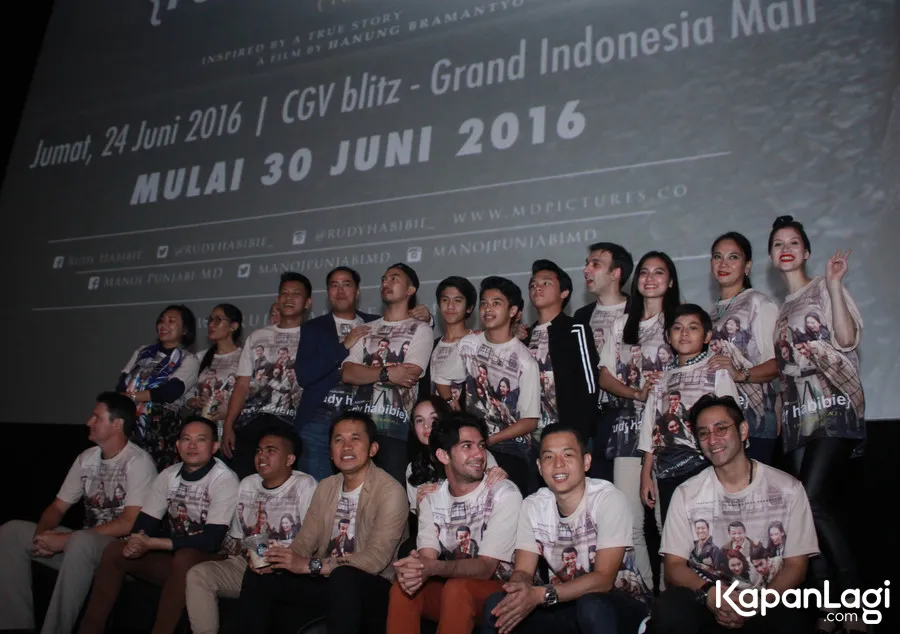 Para bintang RUDY HABIBIE saat press screening. © KapanLagi.com/Muhammad Akrom Sukarya