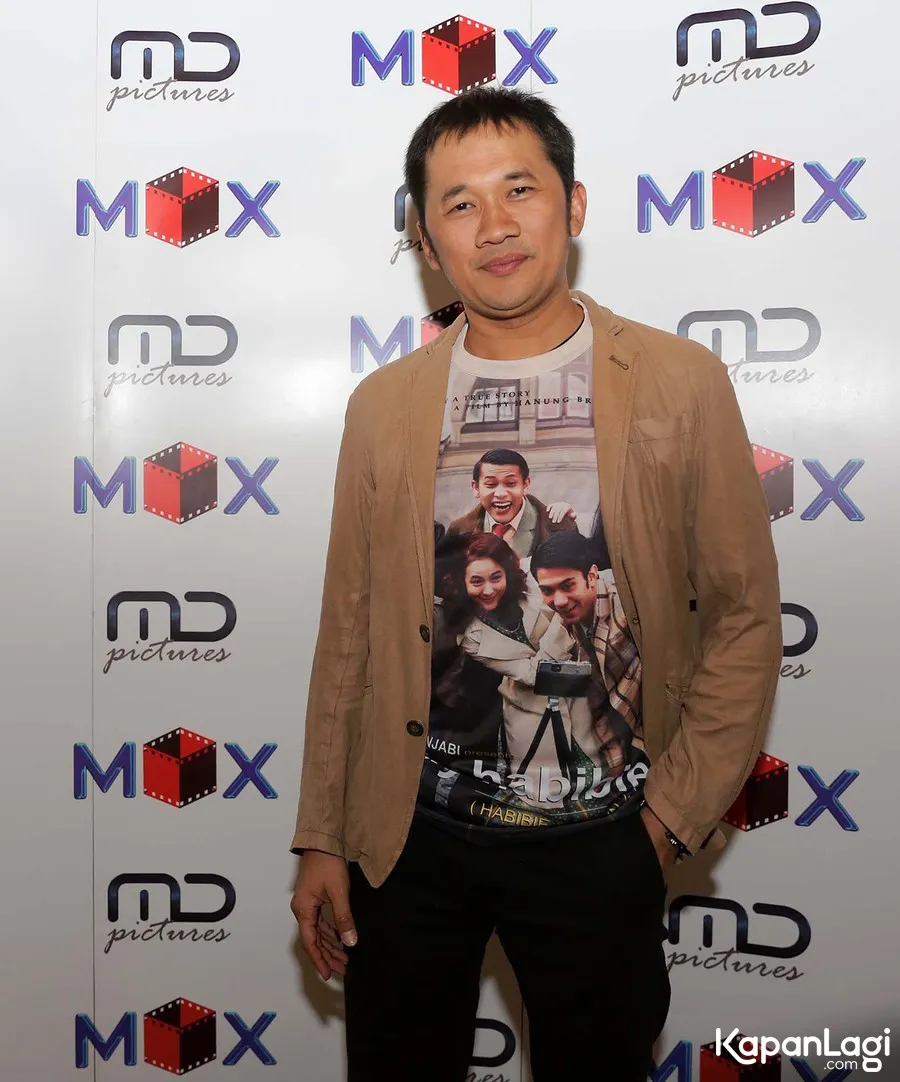 Hanung Bramantyo menyayangkan pihak keamanan bioskop yang meloloskan pennton merekam full RUDY HABIBIE. © KapanLagi.com/Muhammad Akrom Sukarya