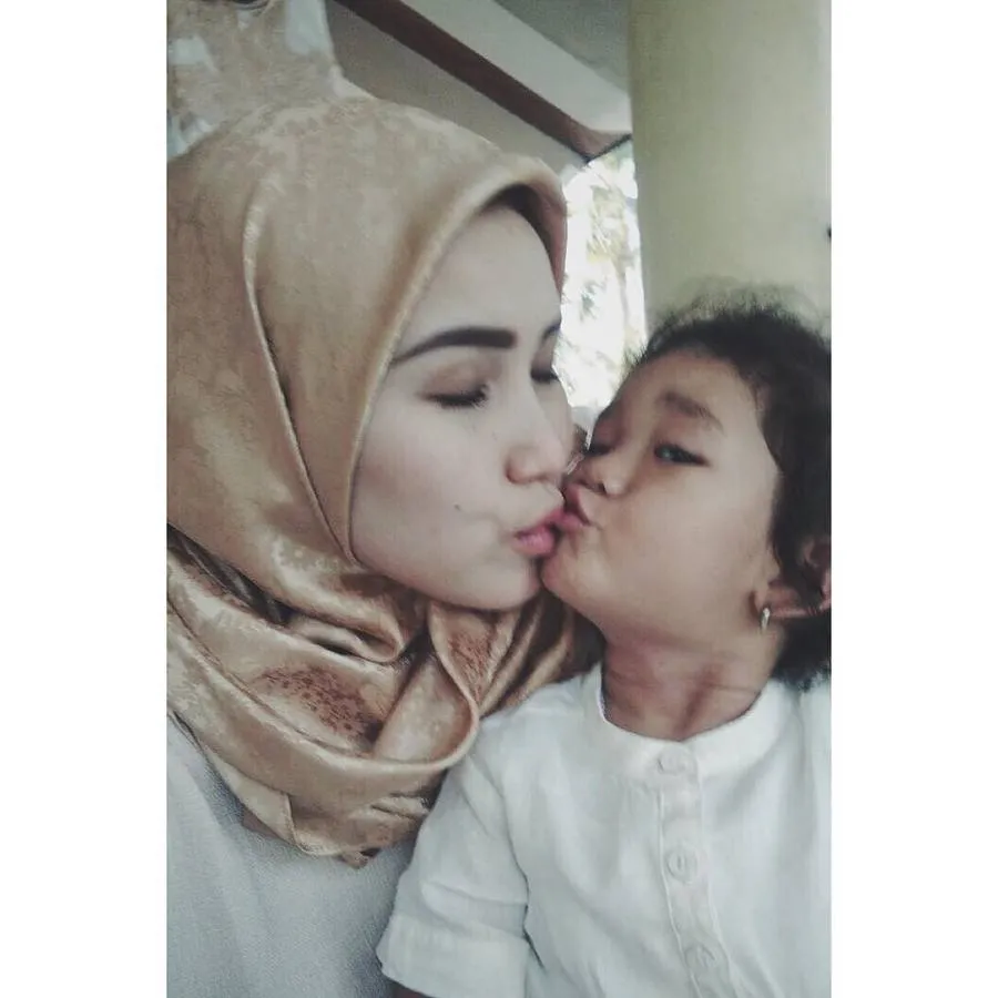Ayu Ting Ting tak bisa datang karena Bilqis sakit © Instagram.com