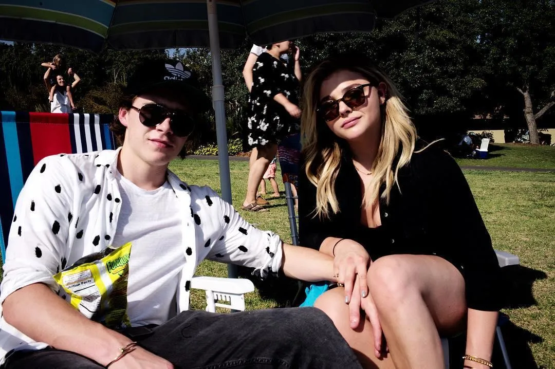 Putus, Brooklyn dan Chloe Moretz jalani waktu mereka sendiri-sendiri © instagram.com/brooklynbeckham