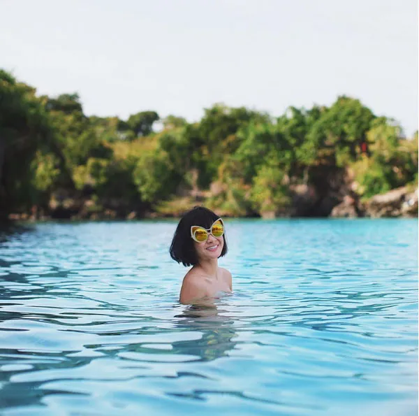 Andien renang cantik di Weekuri Lagoon © Instagram/andienaisyah