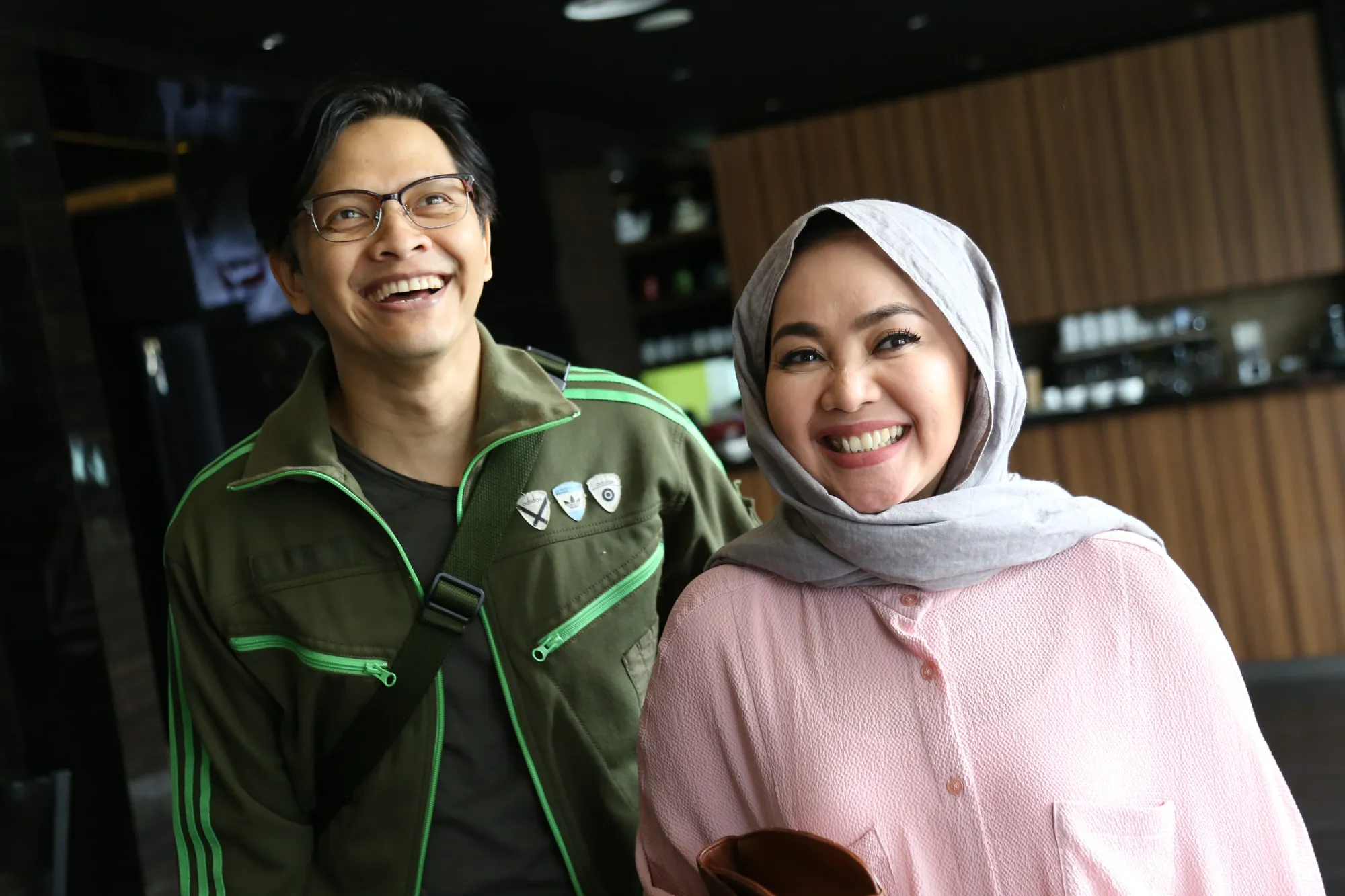 Dewi Gita masih belajar mengenakan hijab ©KapanLagi.com®/Agus Apriyanto