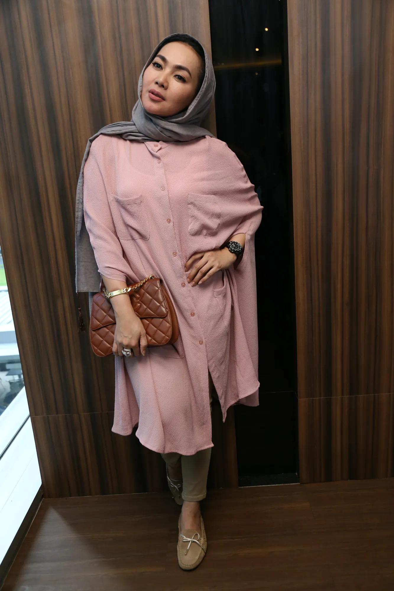 Dewi galau antara suami dan anak ©KapanLagi.com®/Agus Apriyanto