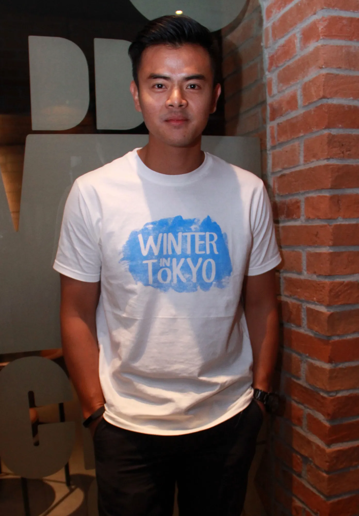 Dion Wiyoko berperan sebagai seorang fotografer di film Winter In Tokyo © KapanLagi.com®/Muhammad Akrom Sukarya