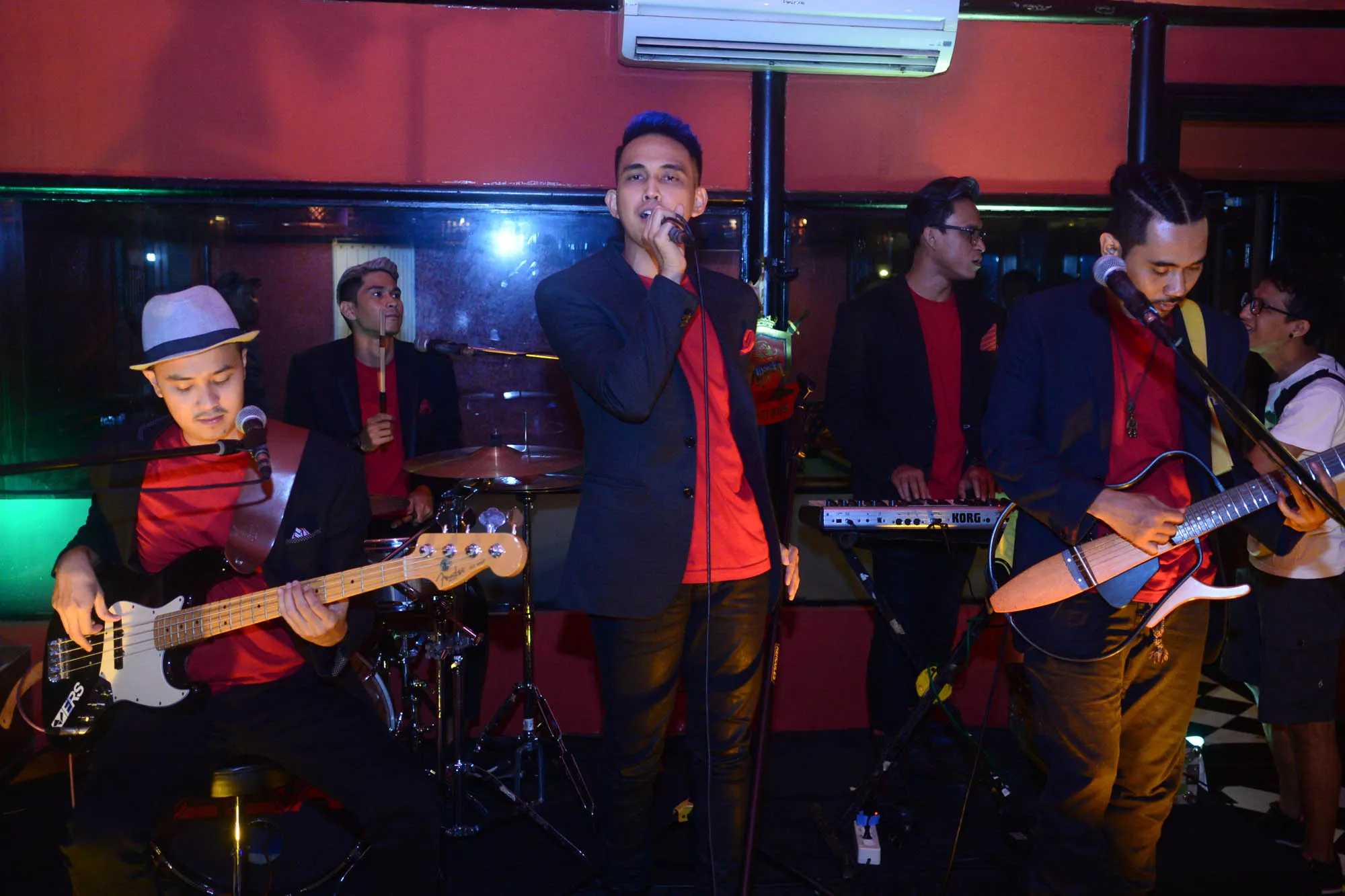 Tampil di konser 1 dekadenya, Lyla berikan banyak kejutan untuk para Lylaku © KapanLagi.com/Bayu Herdianto