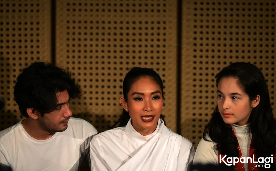 Reza Rahardian dan Chelsea Islan ikut membintangi Teater Bunga Penutup Abad. ©KapanLagi.com/Muhammad Akrom Sukarya