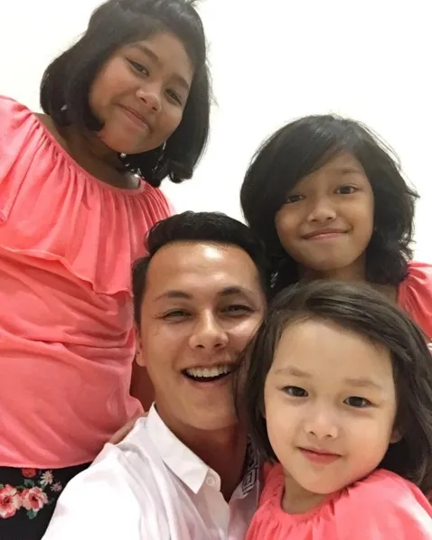 Andhika Pratama akui kehilangan banyak waktu bersama anak-anaknya © instagram.com