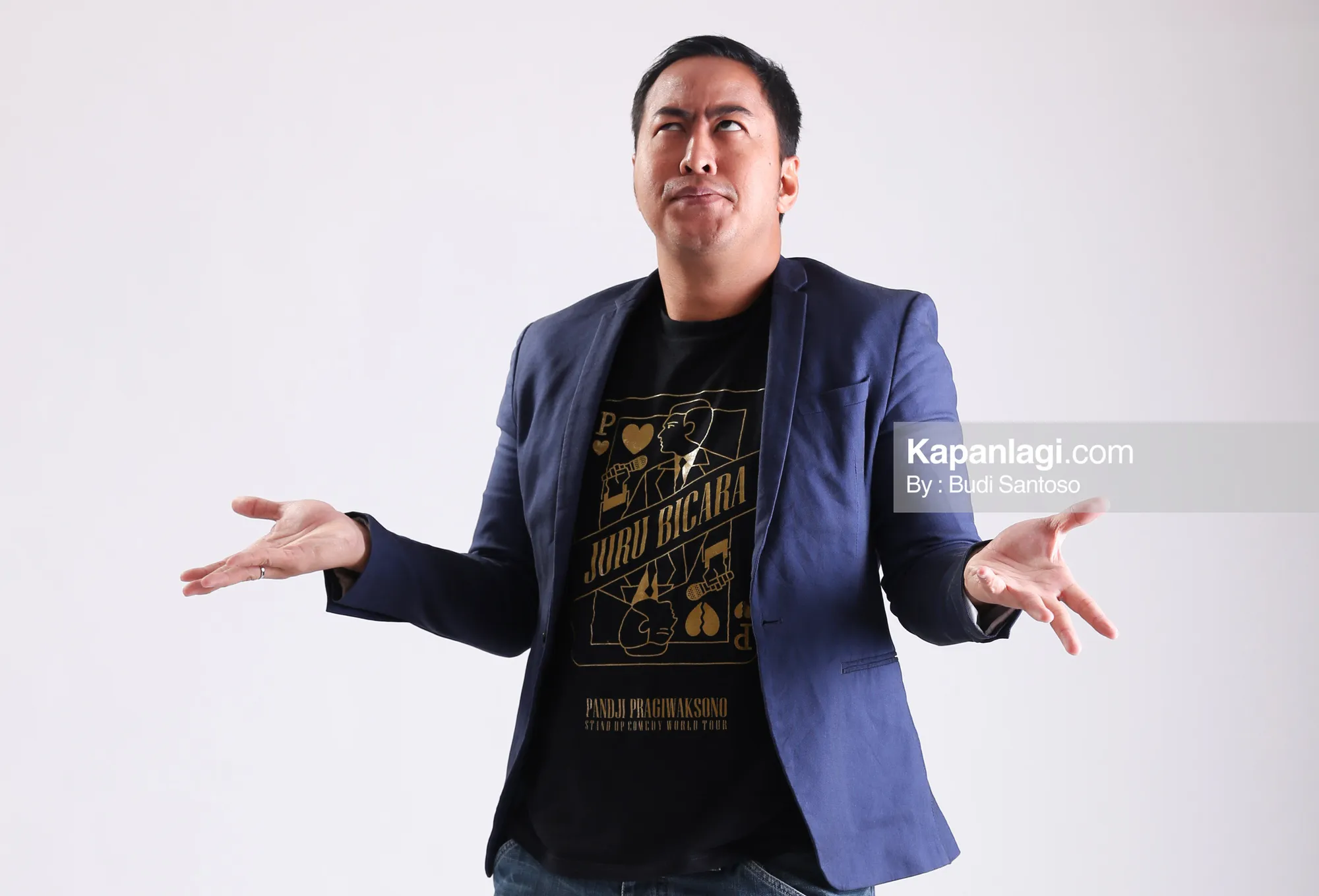 Pandji Pragiwaksono, bicarakan sederet curhat titipan para rakyat kecil dalam setiap penampilannya di Stand Up World Tour 'Juru Bicara' © KapanLagi.com/Budy Santoso
