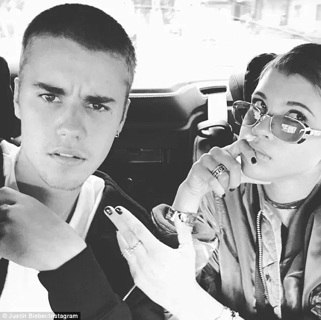 Sofia Richie sukses jadi sorotan publik saat ketahuan jalan-jalan bersama Justin Bieber ke Jepang © Instagram.com/justinbieber