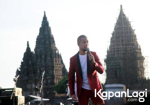 Di tengah venue candi Prambanan, Marcell bikin suasana jadi romantus! / ©KapanLagi.com®/Mathias Purwanto