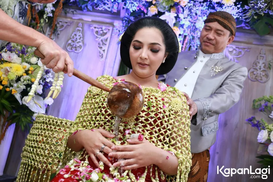 Dari ritual mitoni, Anang Ashanty diprediksi akan dapatkan anak laki-laki © KapanLagi.com/Agus Apriyanto