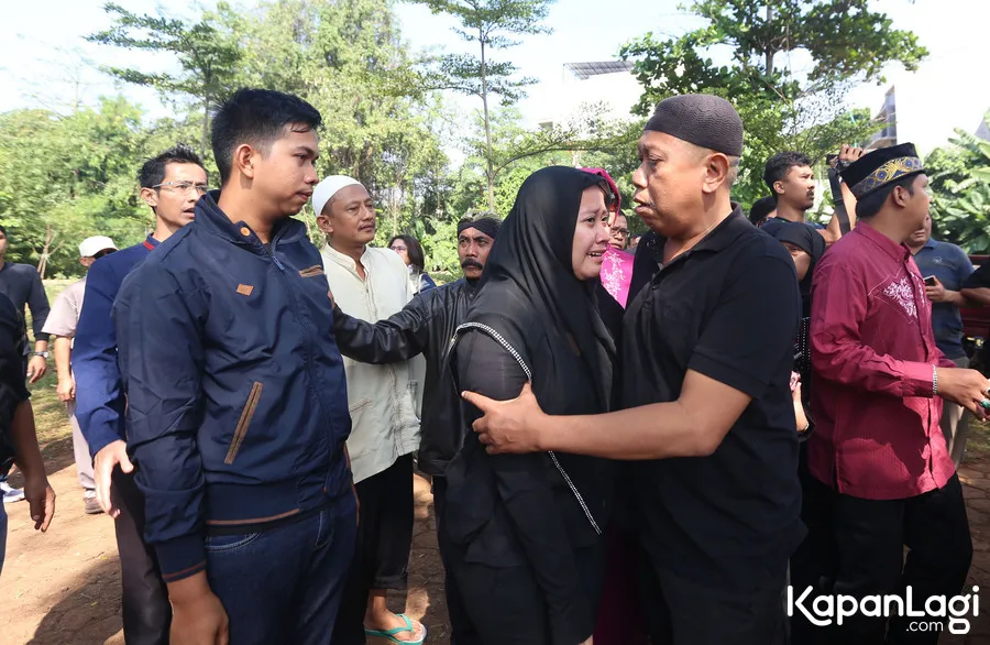 Ega mengatakan bahwa berita soal pernikahan sang ayah sudah pernah didengarnya saat sang ibu masih hidup © KapanLagi.com