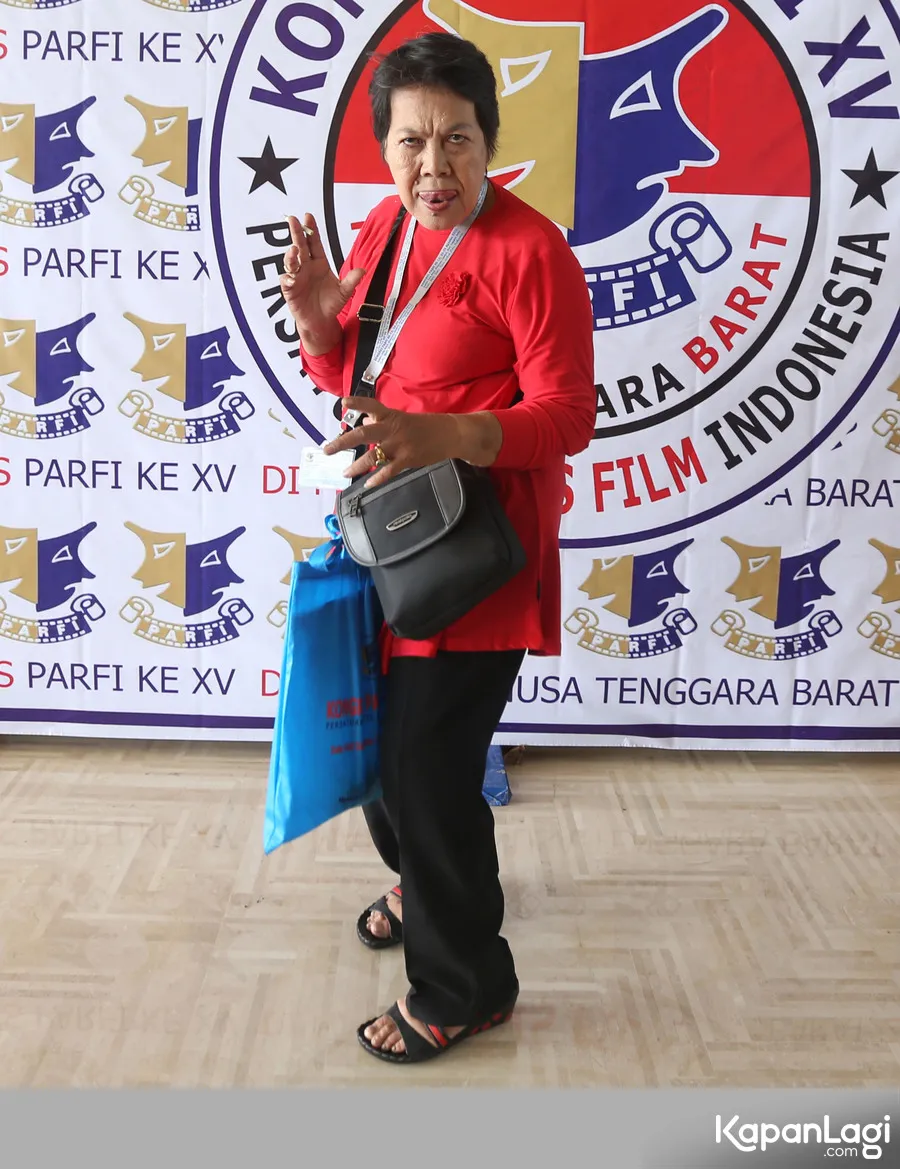 Shinta Muin masih sempat difoto oleh tim KapanLagi.com saat mengunjungi kantor PARFI © KapanLagi.com/Budy Santoso