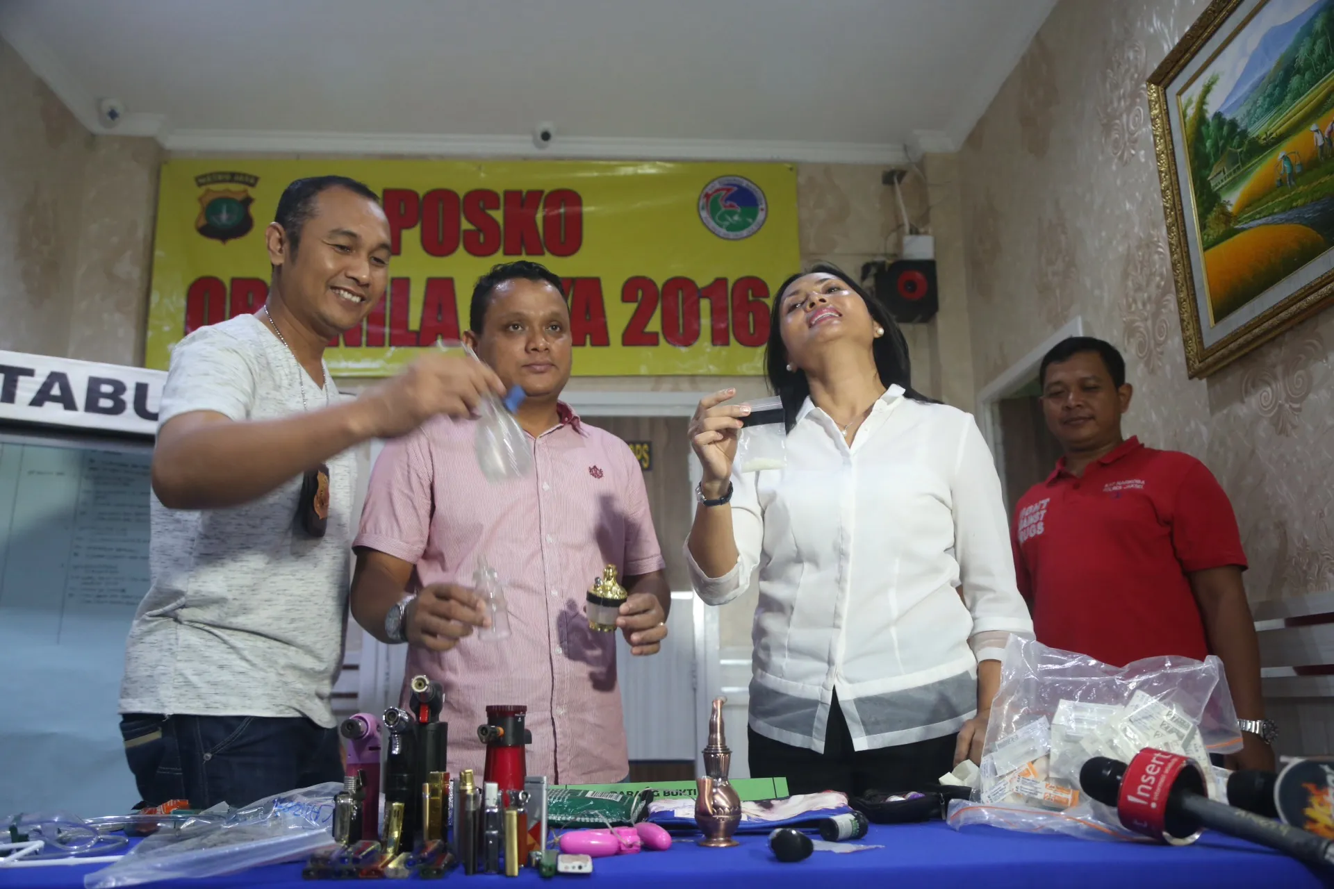 Barang bukti narkoba yang dibeber polisi ©KapanLagi.com®