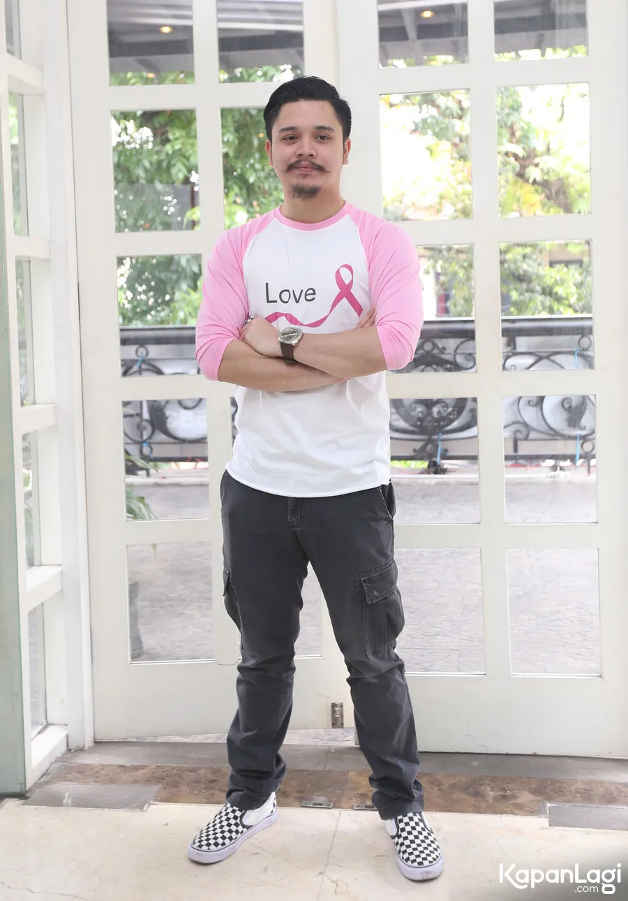 Derby Romero dan pacar sama-sama suka motor © Kapanlagi.com/Budy Santoso