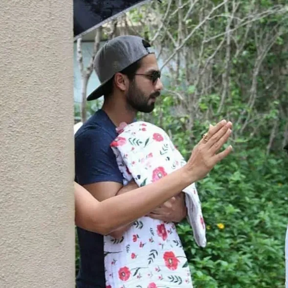 Shahid baru mengumkan nama anaknya ©instagram