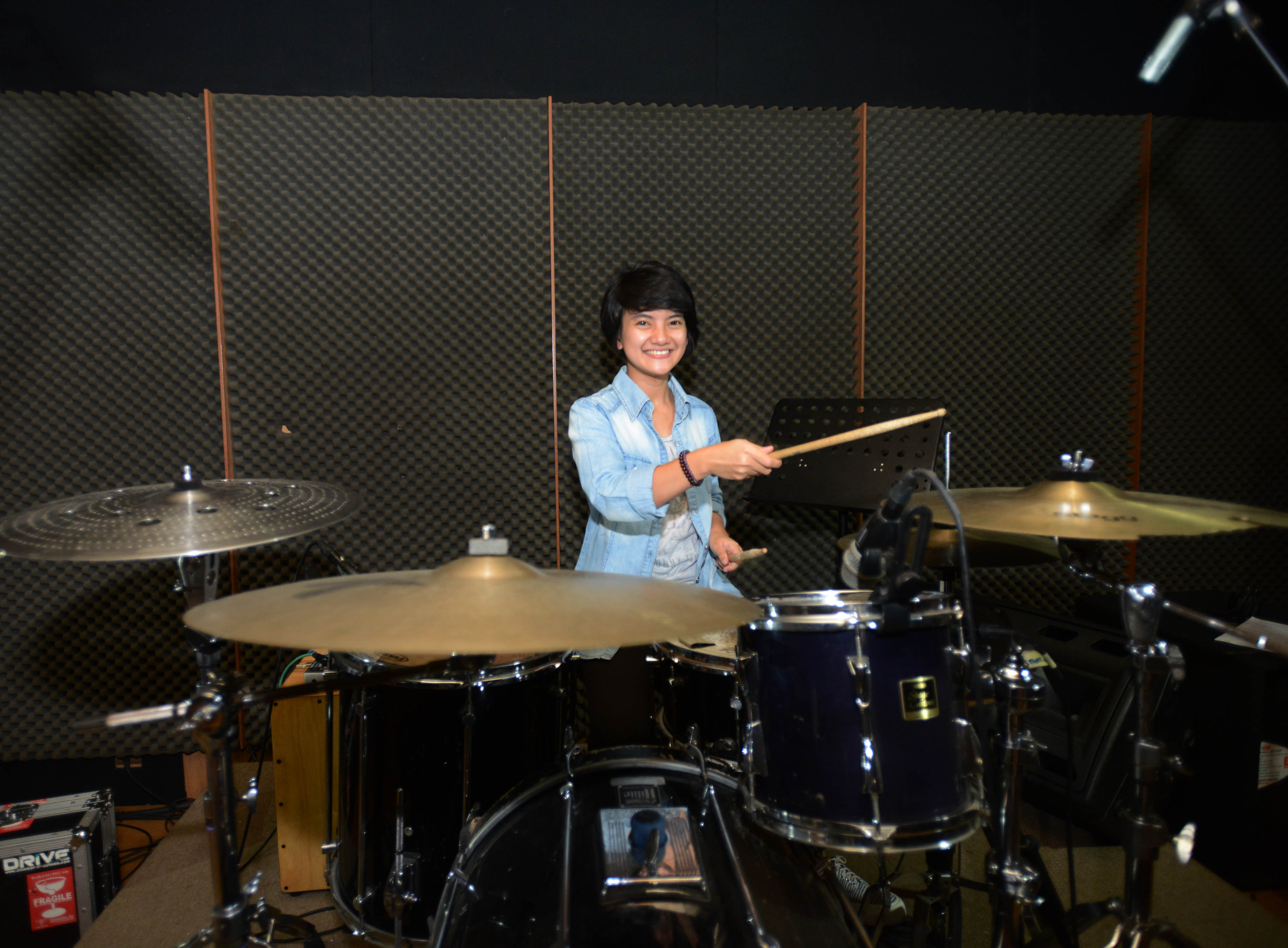 Jeane Phialsa, sudah tertarik drum sejak umur 5 tahun! © KapanLagi.com/Muhammad Akrom Sukarya