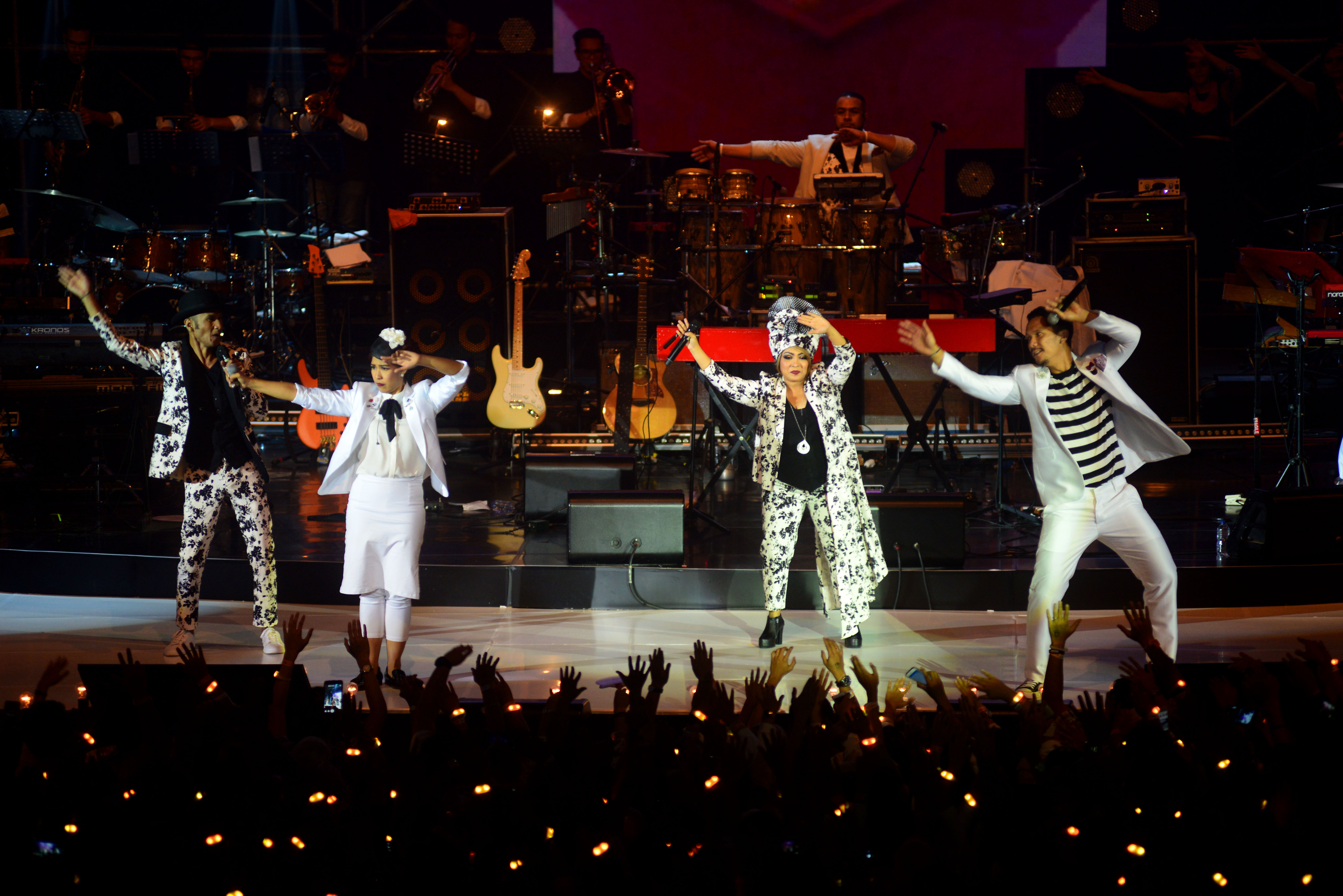 Tampil dalam konser kolaborasi bersama The Groove seperti mimpi Maliq and D Essentials yang jadi kenyataan © KapanLagi.com/Bayu Herdianto