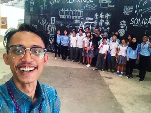 Mario dulu aduk susu untuk Kiswinar ©instagram