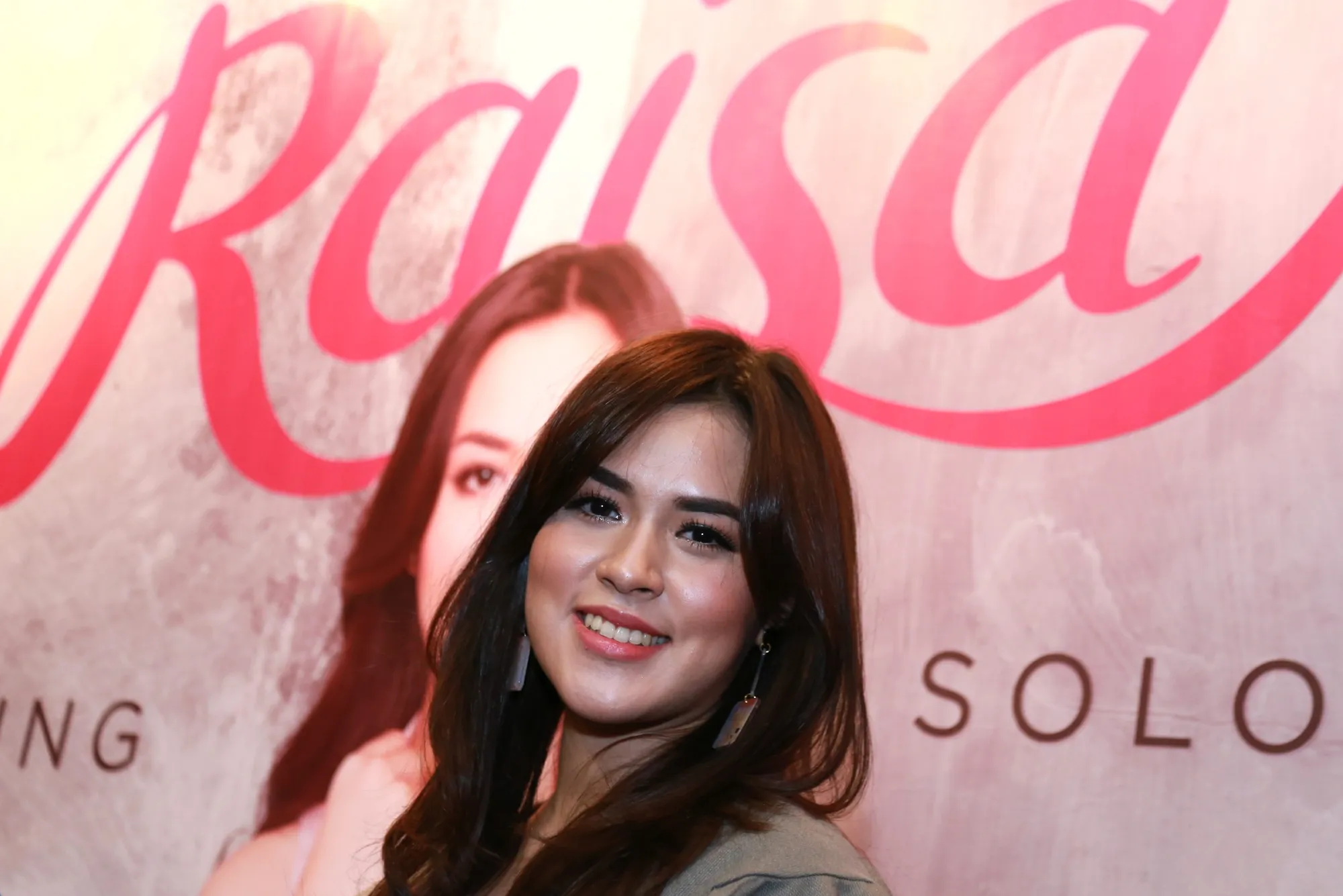 Bukan cuma pemanasan, Raisa juga selalu siapkan minuman khusus sebelum beraksi © KapanLagi.com/Agus Apriyanto