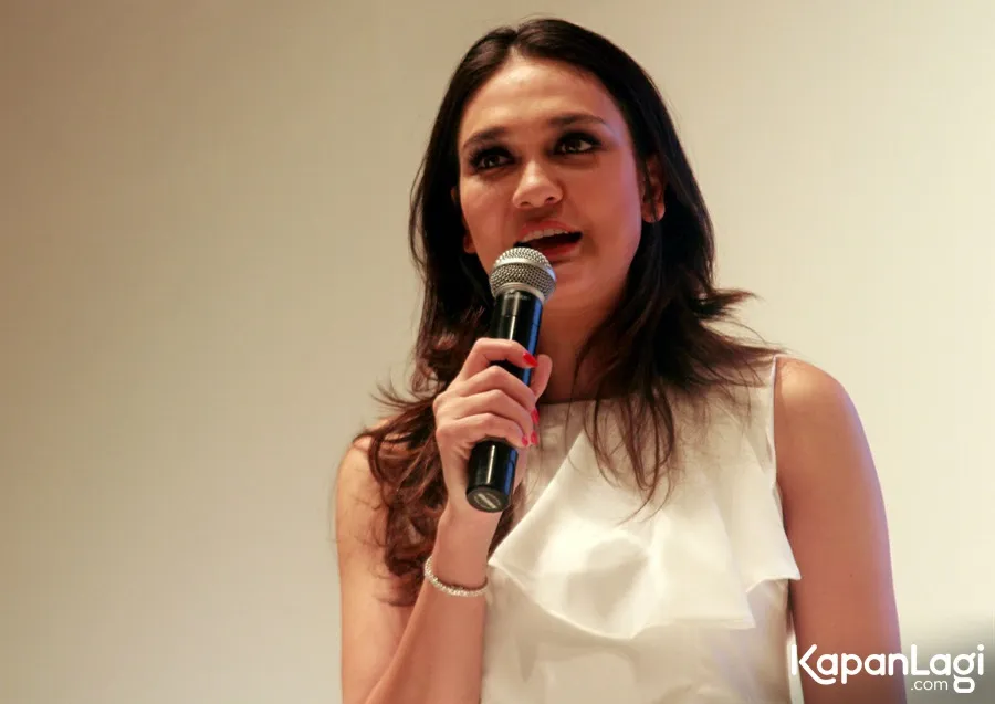 Luna berbagi tips tentang bisnis © KapanLagi.com®/Agus Apriyanto