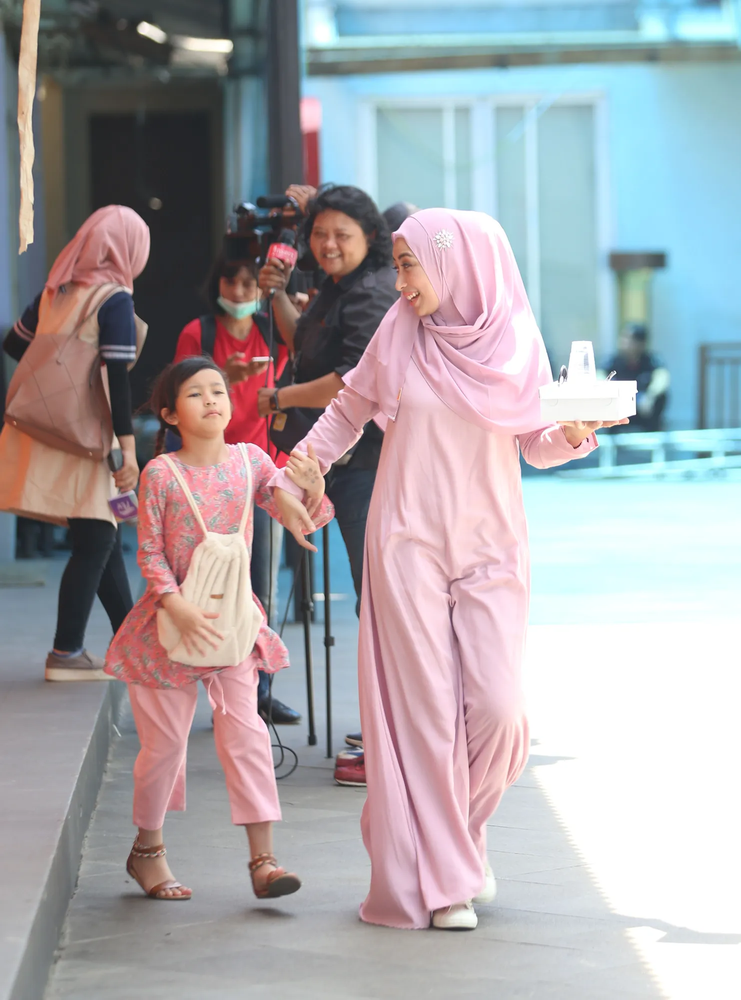 Harmonis, Annisa dan Sultan selalu kompak dalam menjaga sekaligus menyayangi anak-anak mereka © KapanLagi.com/Budy Santoso