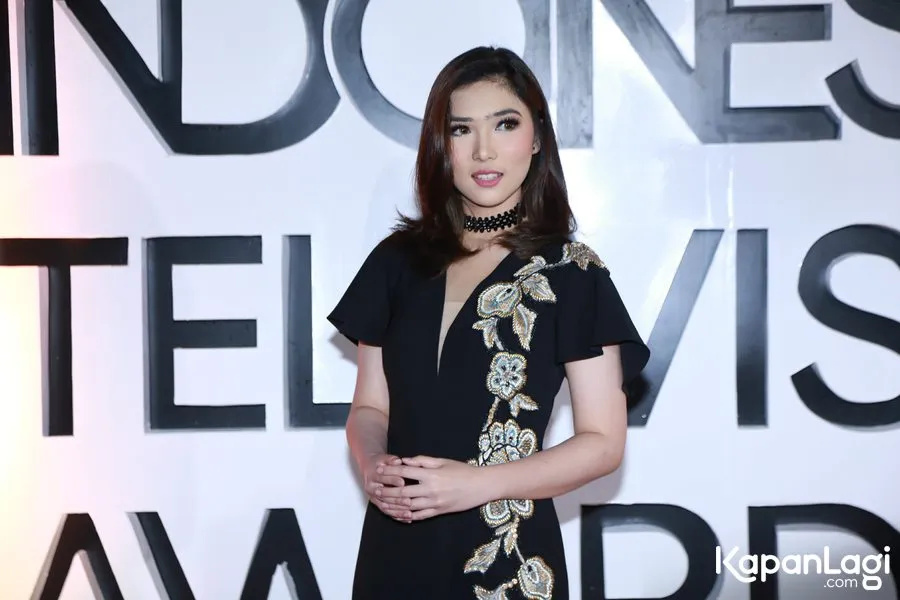 Isyana Sarasvati tampil cantik di red carpet ITA 2016. ©KapanLagi.com/Agus Apriyanto
