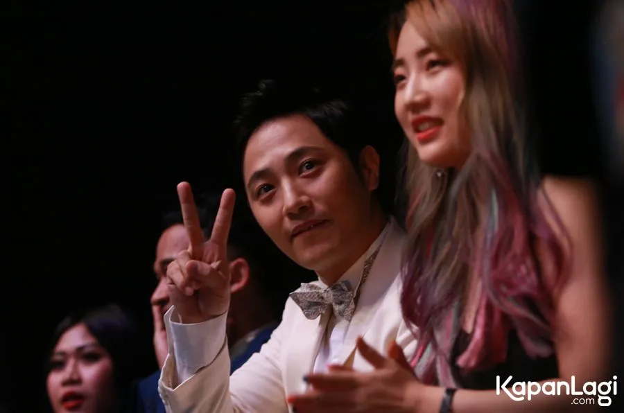 Jin Goo saat duduk berdampingan dengan Han Yoora. © KapanLagi.com/Agus Apriyanto