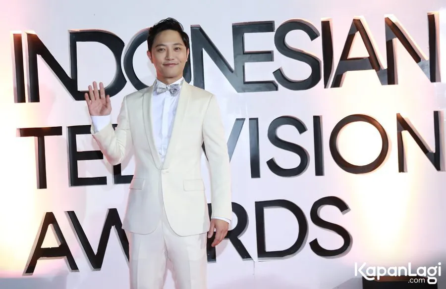 Jin Goo memenangkan Penghargaan Khusus di Indonesian Television Awards 2016. ©KapanLagi.com/Agus Apriyanto
