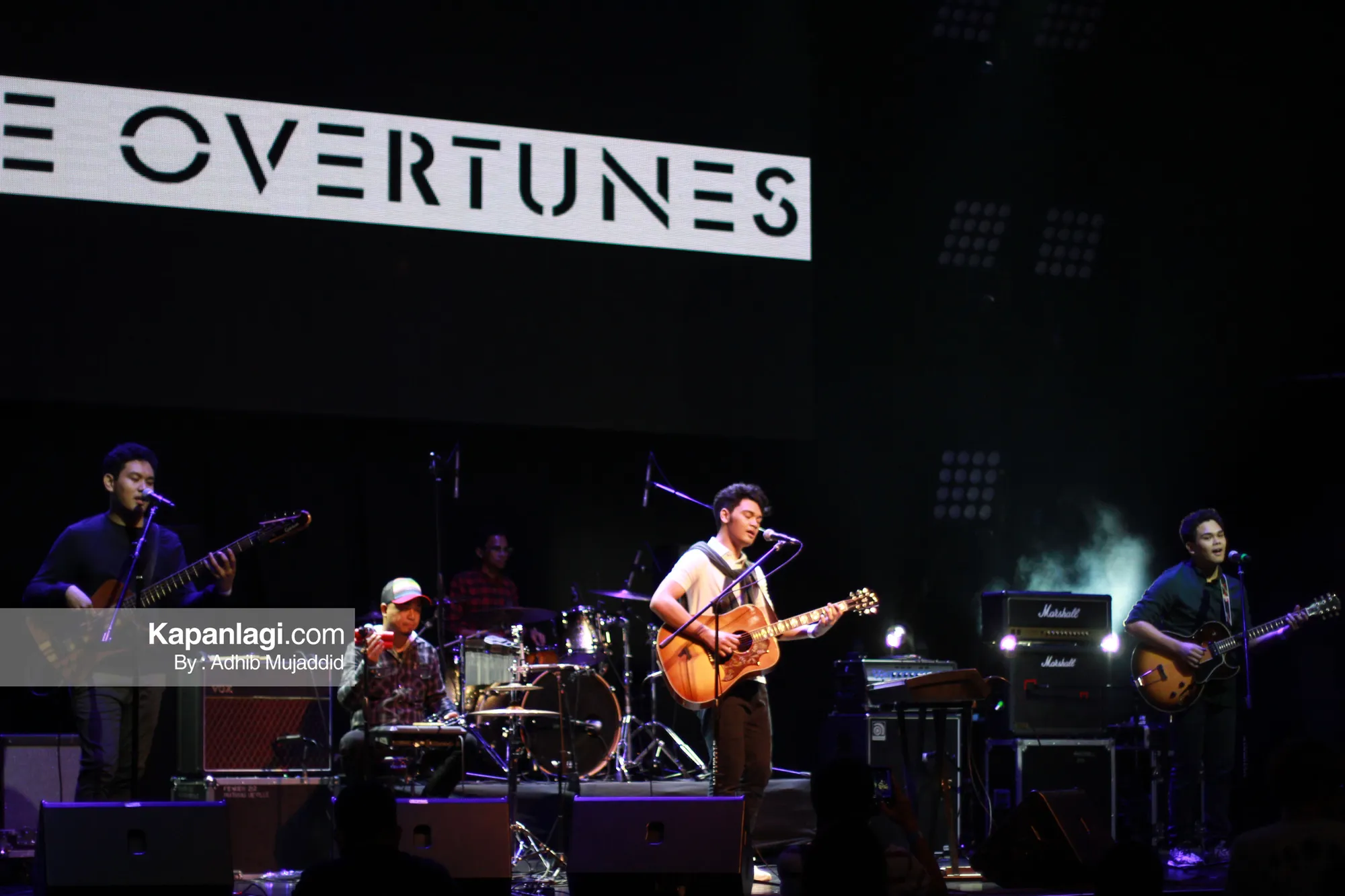 Menurut Jillian dan Ryo, The Overtunes berhasil membuat para kaum Hawa di Singapura 'going crazy' © KapanLagi.com/Adhib Mujaddid