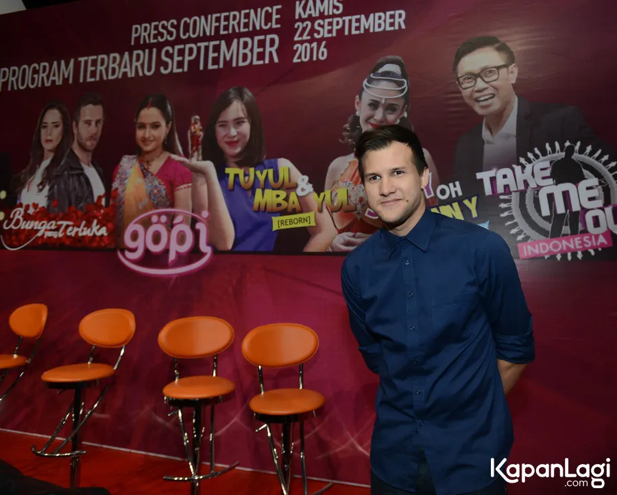 Stuart Collin siapkan dua kendaraan oldschool untuk sang anak © KapanLagi.com/Muhammad Akrom Sukarya