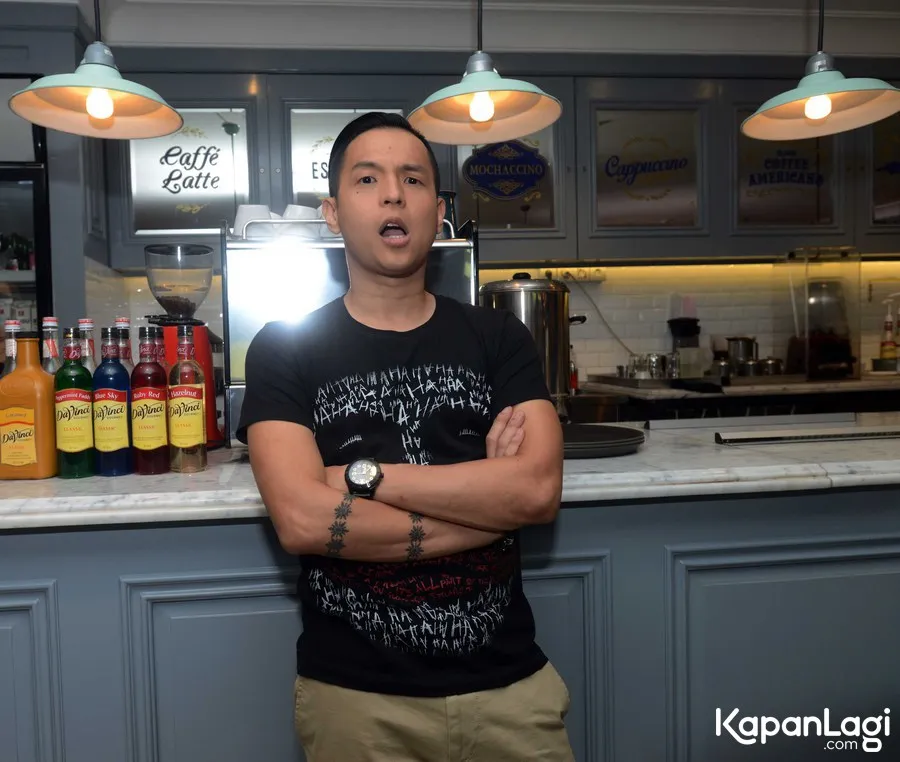 Ernest percayakan soundtrack filmnya pada The Overtunes lagi © KapanLagi.com®/Akrom Sukarya