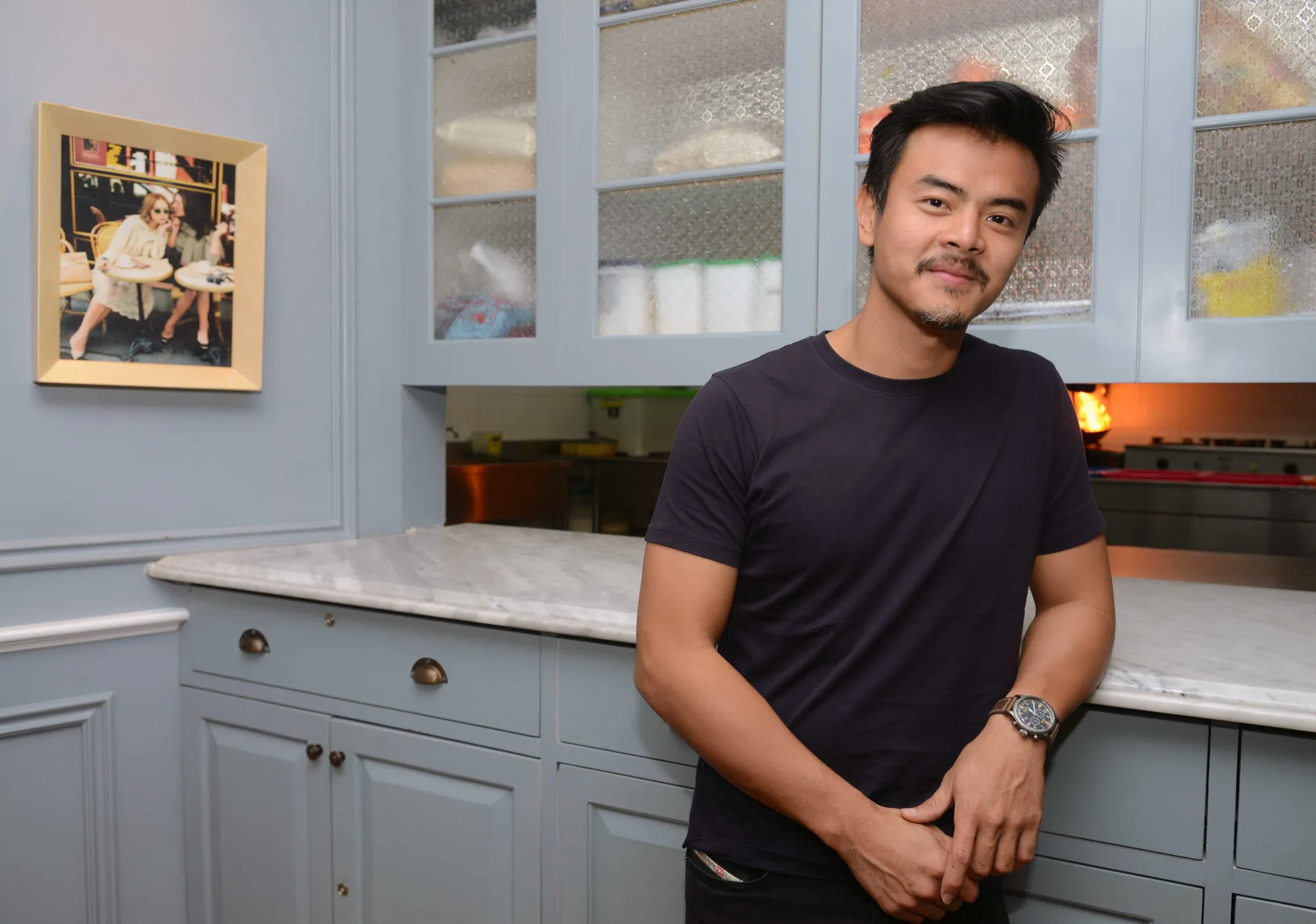 Biasa terlihat bersih, Dion Wiyoko terpaksa tumbuhkan kumis dan jenggot demi film 'CEK TOKO SEBELAH' © KapanLagi.com/Muhammad Akrom Sukarya